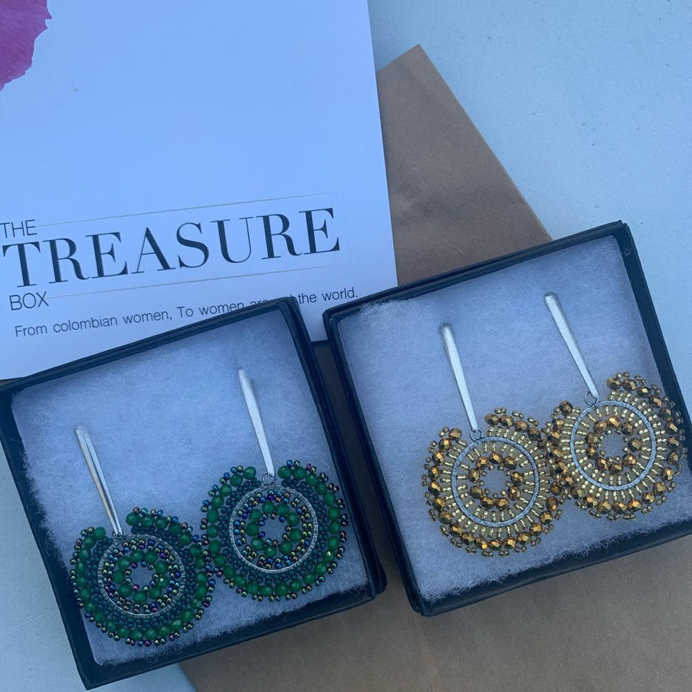 Details that beautify your outfit • Earrings